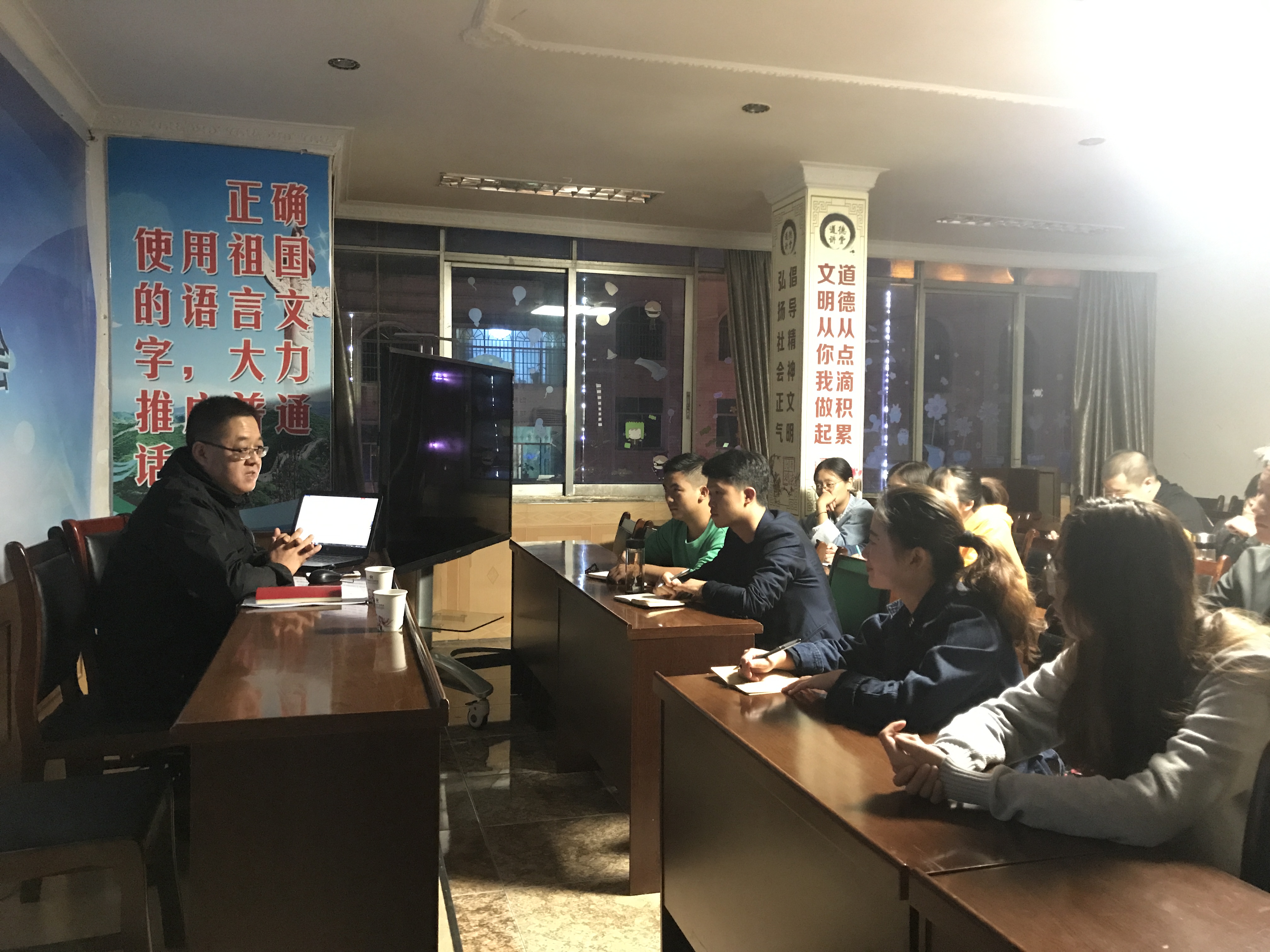 ec3945b1cb564775aea702fbf1d6baea.jpg